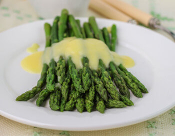 steamed healthy asparagus