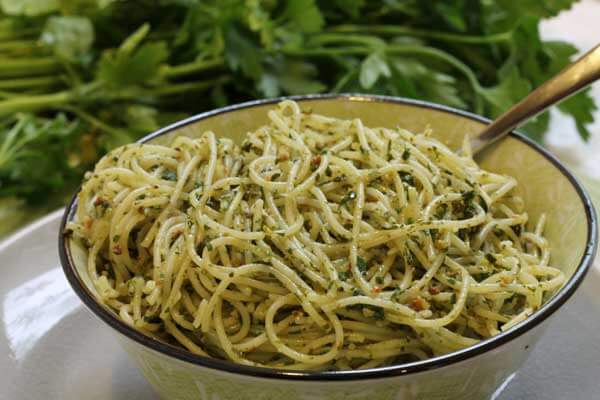 Spaghetti with Spinach Pesto and Pistachios 