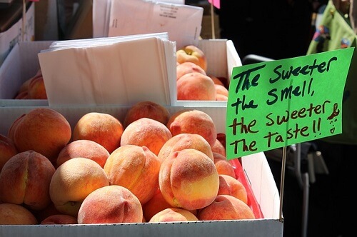farmers market peaches