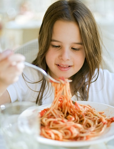 kid eating meatless sauce