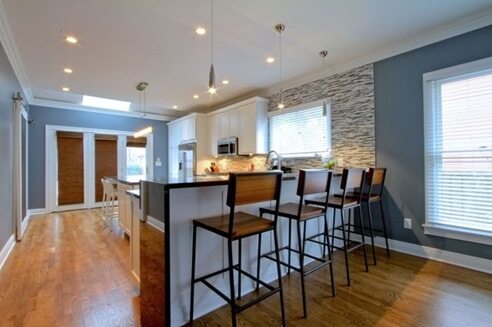 The Bar Style Kitchen (Source: st.hzcdn.com)