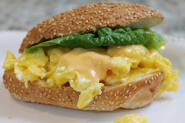 scrambled egg sandwich with cheese